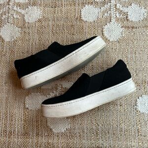 Vince Black Felt Platform Sneakers in Size 9